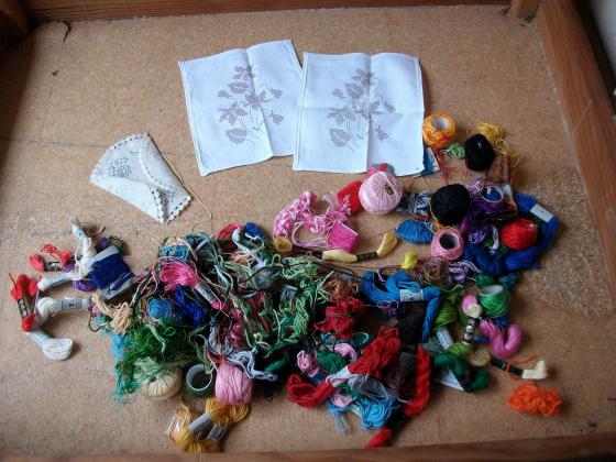 Set Créatif : Lot de FILS + 3 Napperons à broder