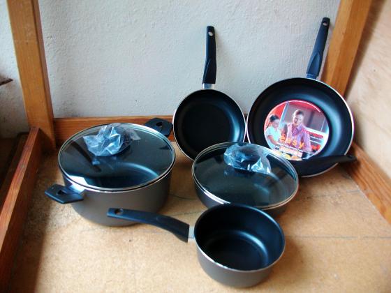 Set 5 pièces Batterie Cuisine dans coffret- neuf