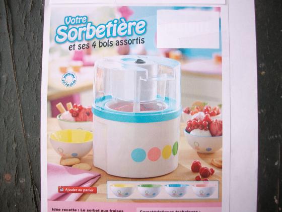 Sorbetière électrique et ses 4 bols assortis - neuve