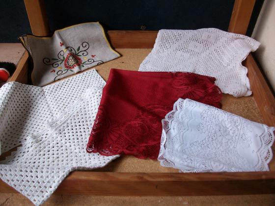Napperons, Chemins de Table et Tapis de Guéridon