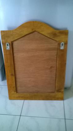 Porte miroir en bois sculpté à deux vantaux