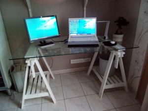 Bureau avec plateau en verre