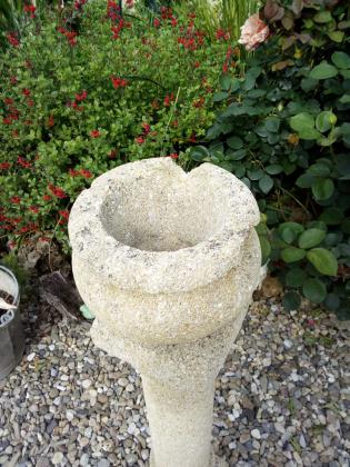 Colonne en pierre du Gard
