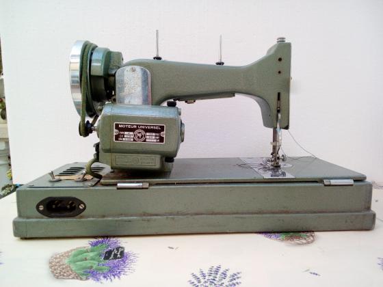 MACHINE A COUDRE 