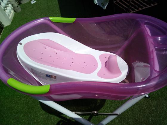 Baignoire bébé sur pied