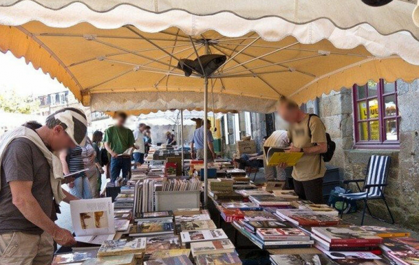 Marché aux livres anciens et d'occasion de Bécherel