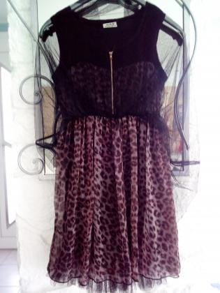 Robe noire imprimée léopard