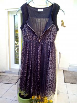 Robe noire imprimée léopard