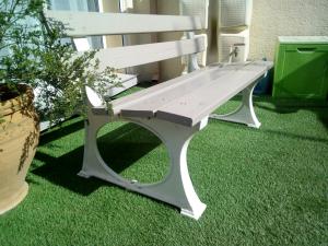 Banc de jardin avec gros pieds en fonte