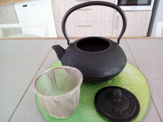 Théière en fonte noire