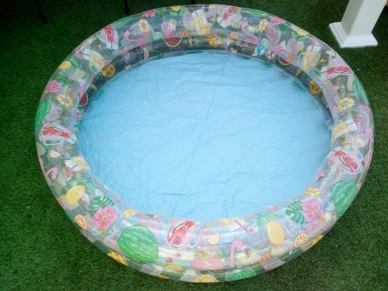 Petite piscine gonflable