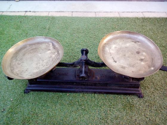 Ancienne Balance en fonte