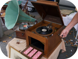 Brocante, Vide grenier - Mézel