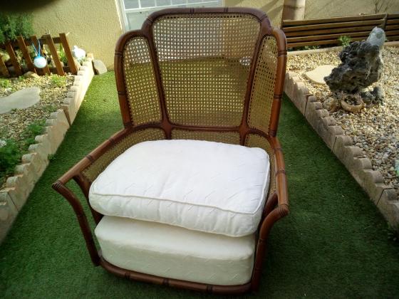 Fauteuil de style colonial en rotin