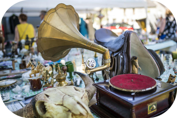 Brocante, foire aux Acries - Boutiers-Saint-Trojan