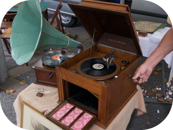 Brocante, Vide-greniers - Genouillé