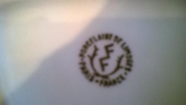 FLACON A PARFUM EN PORCELAINE DE LIMOGES DECOR FLEURS