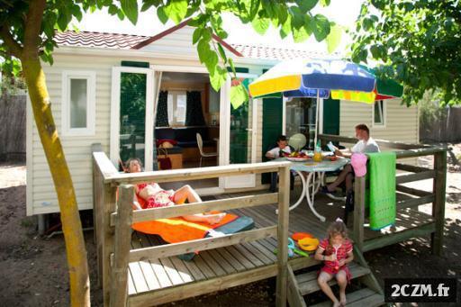 Mobilhome en 1ere ligne face a la mer dans camping 4 étoiles