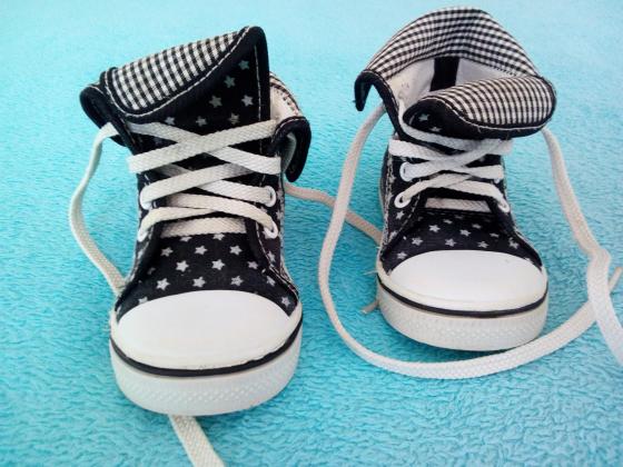 Baskets en tissus noir et blanc