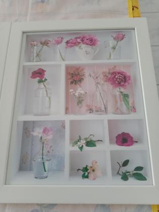 3 cadres blancs avec fleurs