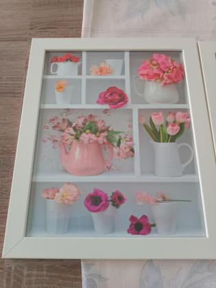 3 cadres blancs avec fleurs