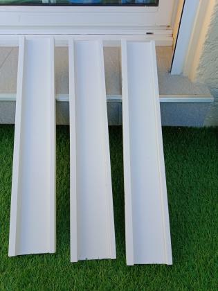 3 étagères blanches en bois