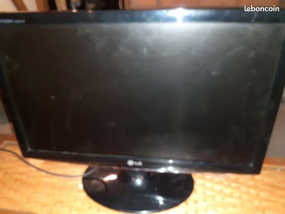 Grand écran plat d'ordinateur