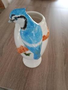 Vase blanc avec oiseau