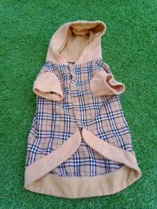 Petit manteau pour chien avec capuche