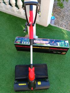 Brosse électrique nettoyante pour gazon synthétique