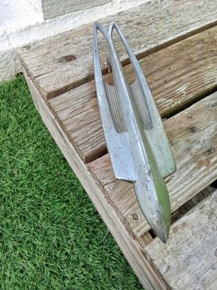 Mascotte en forme d'Avion Oiseau Hirondelle pour SIMCA