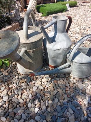 3 vieux arrosoirs fer