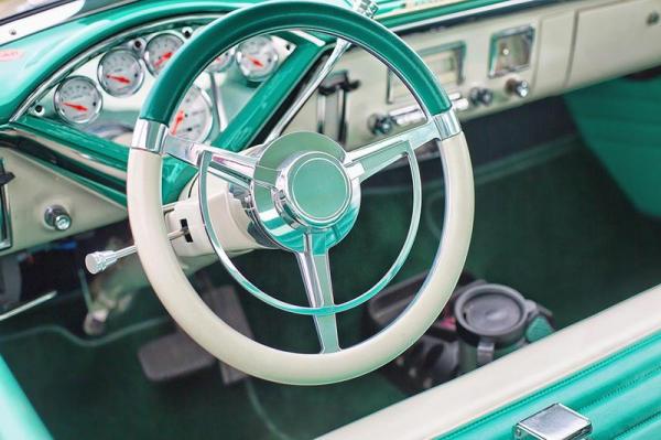 Exposition de voitures anciennes et youngtimer - Voreppe